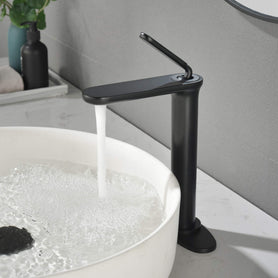 Minimalist Single Hole Single Handle Bathroom Faucet with removable aerator