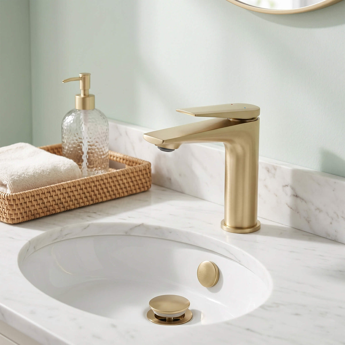 Modern Streamlined Flat-Spout Solid Brass Basin Faucet