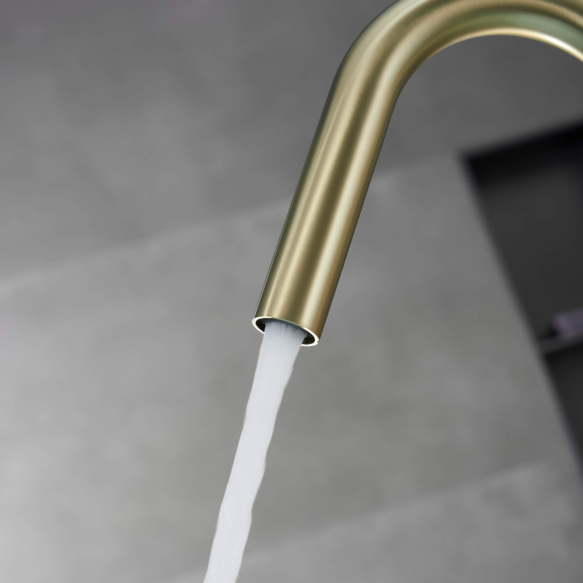 Freestanding Bathtub Faucet with 360° Swivel Spout and Handheld Sprayer