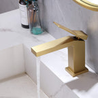 Minimalist Single-Handle Basin Faucet with Crisp Geometric Profiles