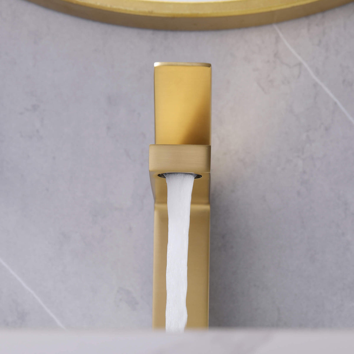 Minimalist Single-Handle Basin Faucet with Crisp Geometric Profiles