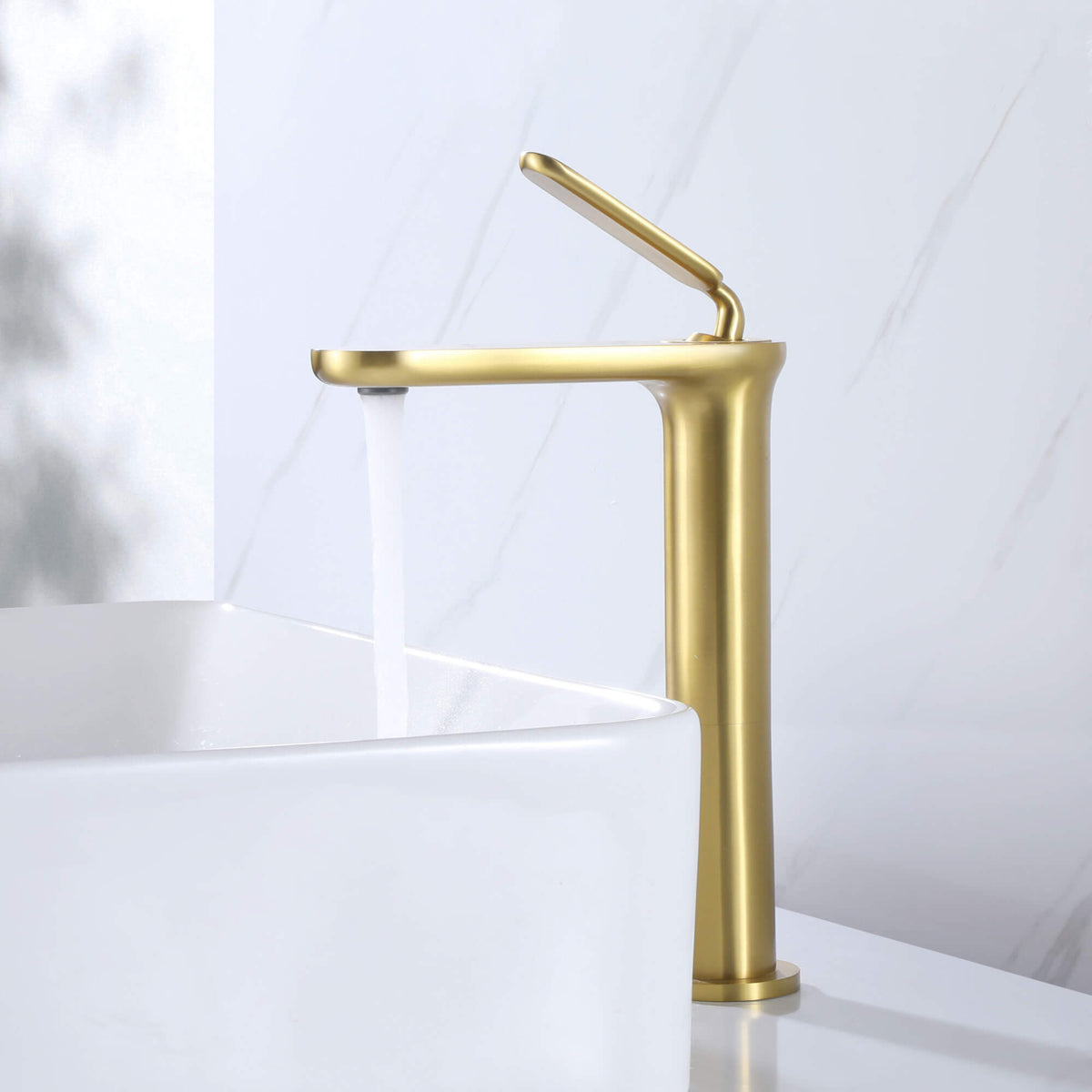 Minimalist Single Hole Single Handle Bathroom Faucet with removable aerator