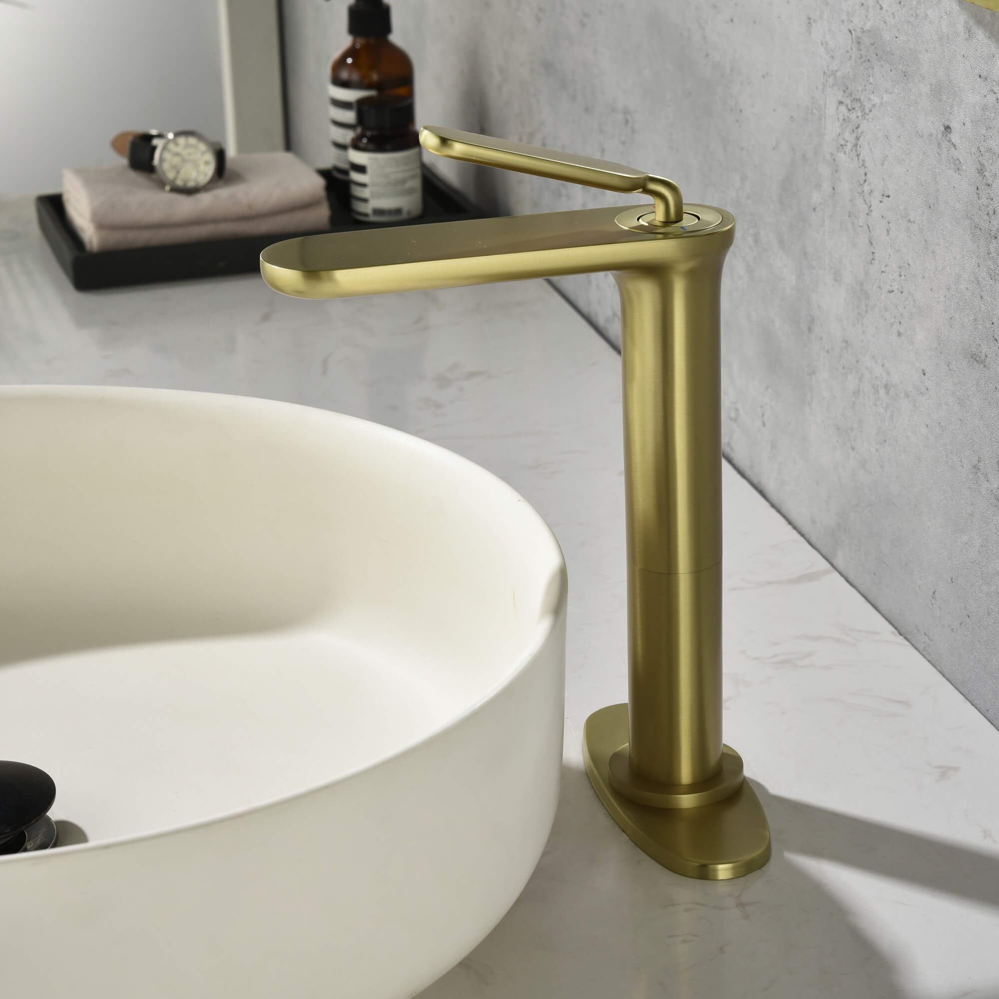 Minimalist Single Hole Single Handle Bathroom Faucet with removable aerator