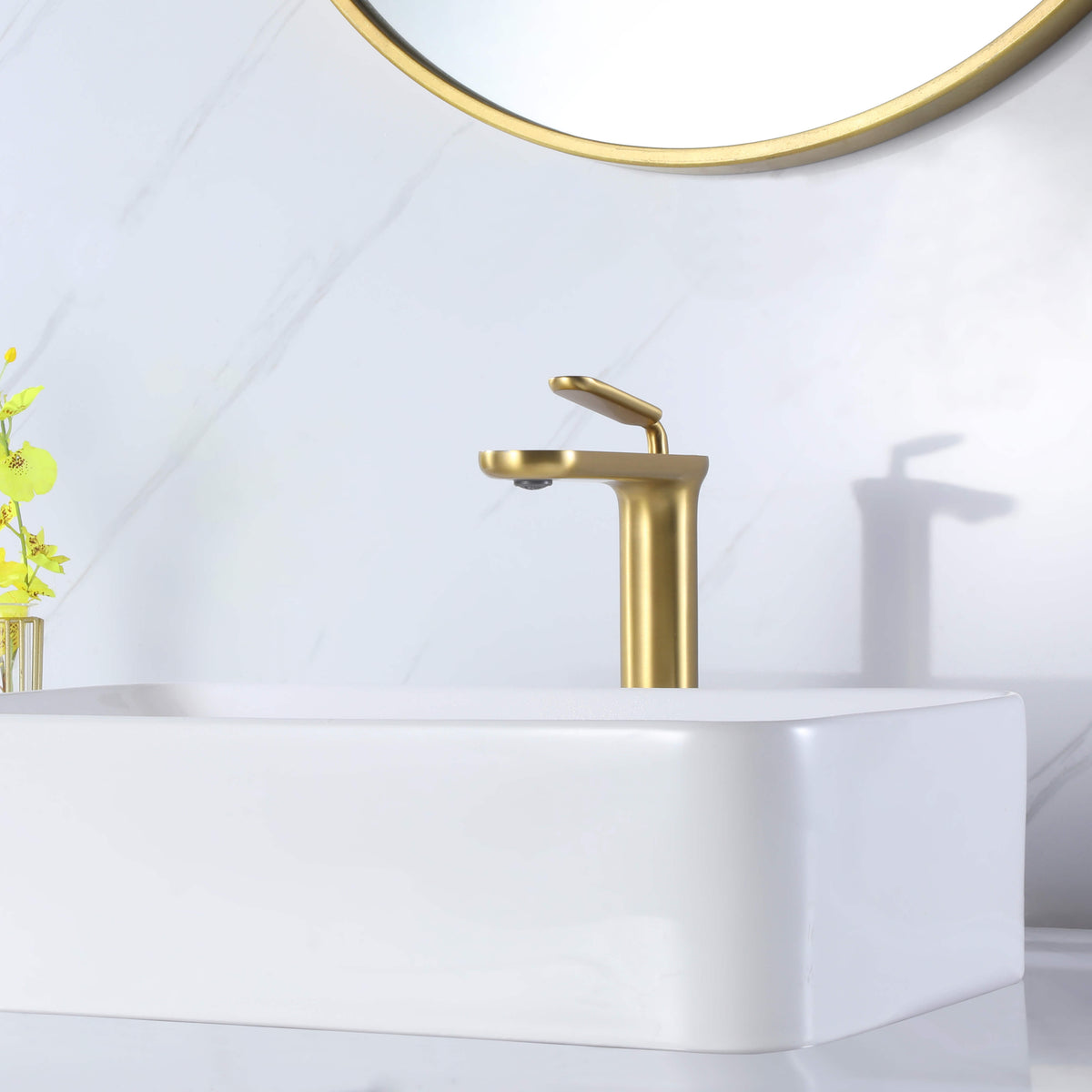 Minimalist Single Hole Single Handle Bathroom Faucet with removable aerator