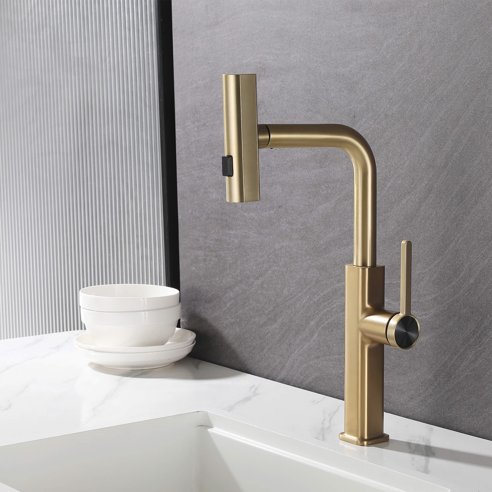 Smart Kitchen Faucet with Temperature Display & 3-Function Pull-Out Sprayer