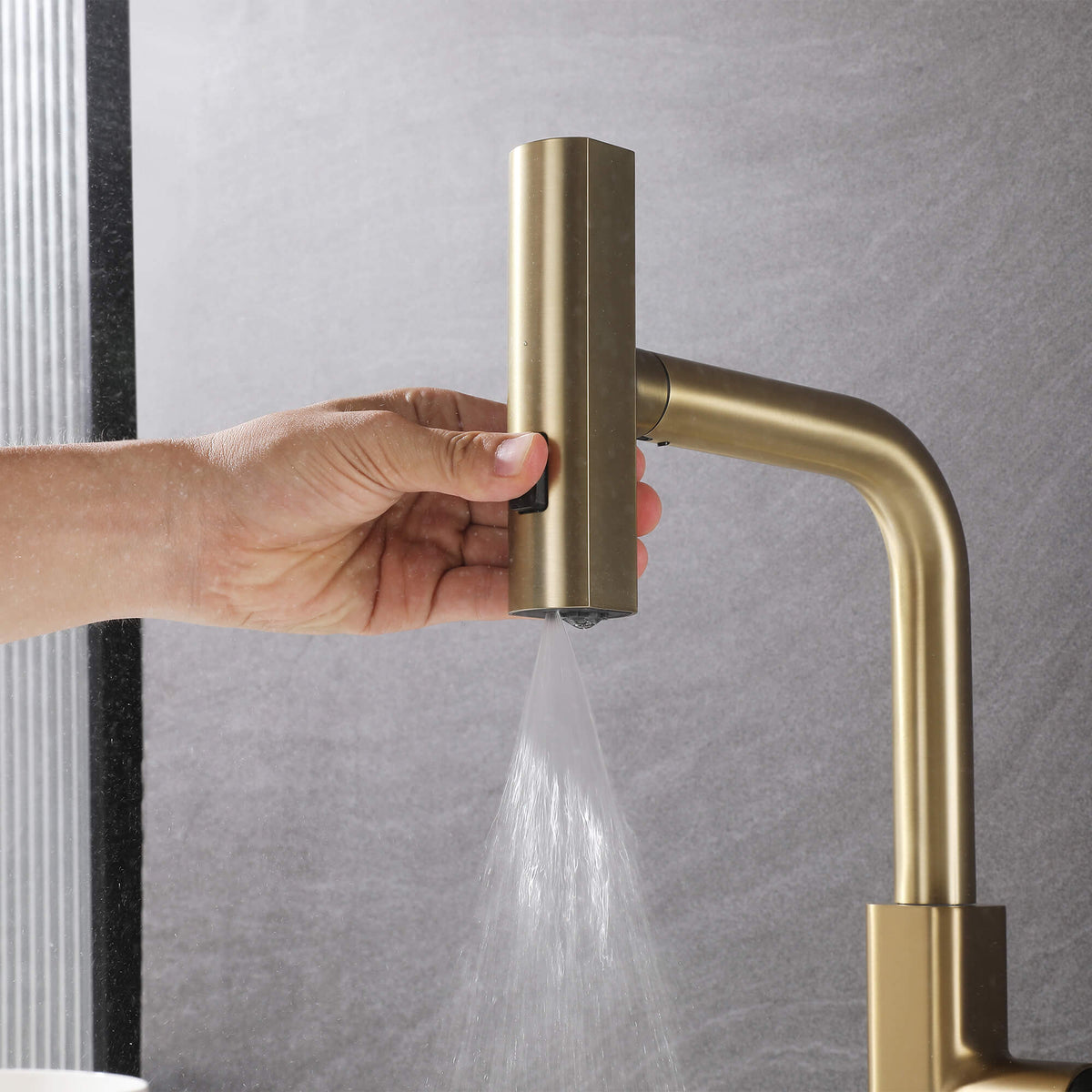 Smart Kitchen Faucet with Temperature Display & 3-Function Pull-Out Sprayer