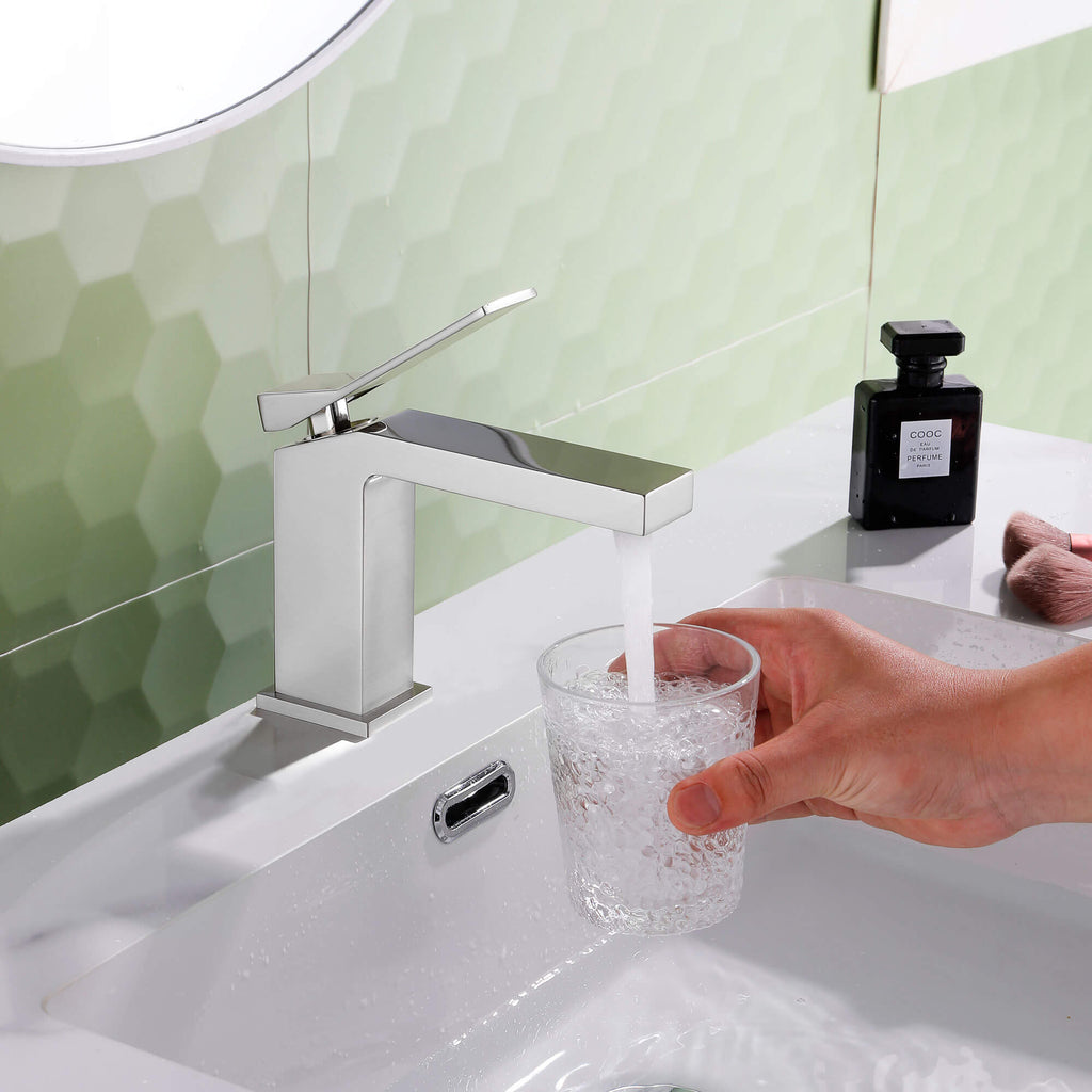 Minimalist Single-Handle Basin Faucet with Crisp Geometric Profiles