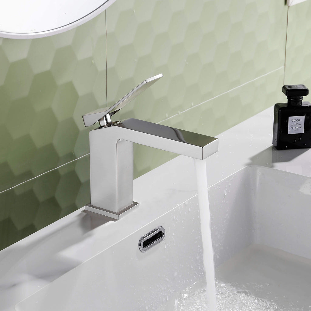 Minimalist Single-Handle Basin Faucet with Crisp Geometric Profiles