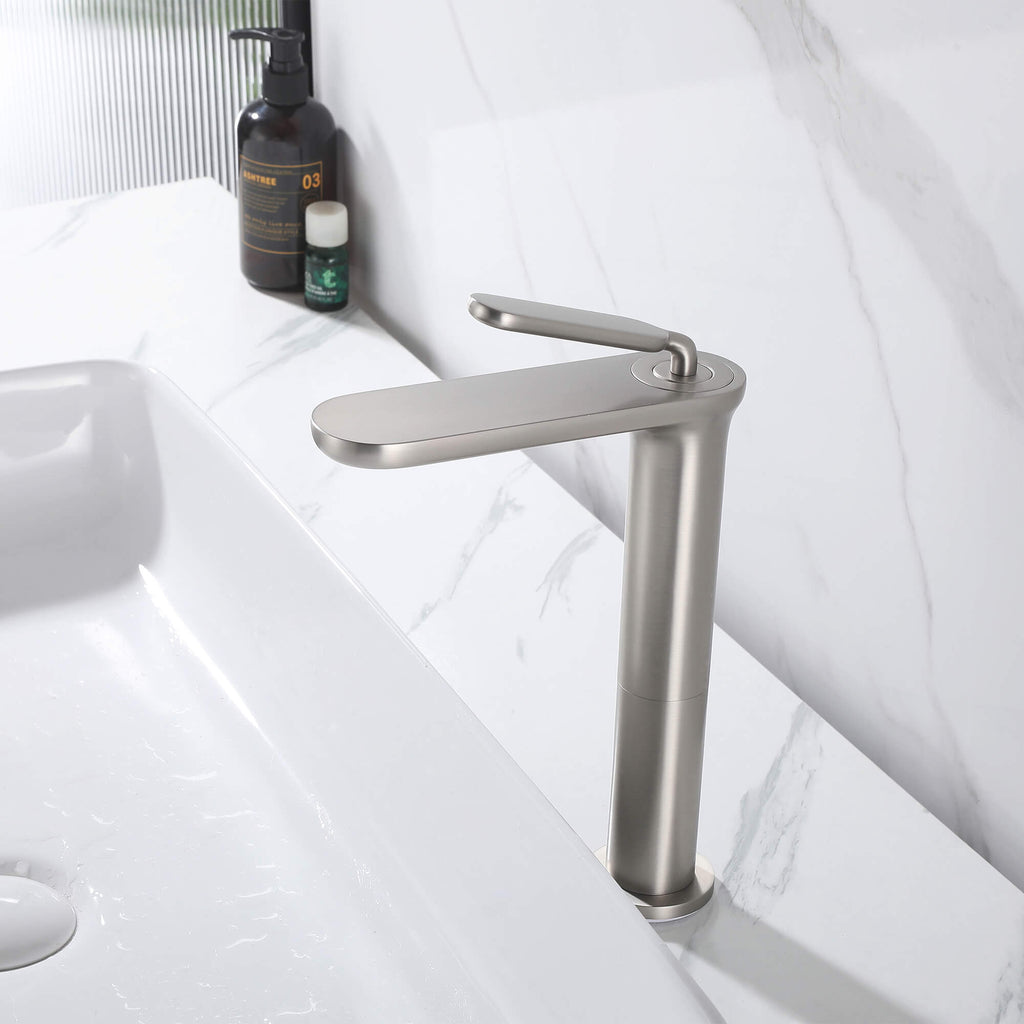 Minimalist Single Hole Single Handle Bathroom Faucet with removable aerator