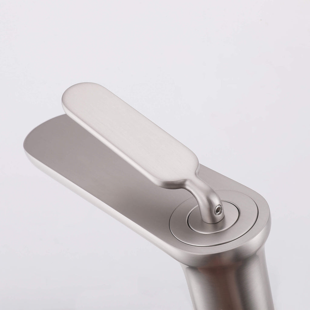 Minimalist Single Hole Single Handle Bathroom Faucet with removable aerator