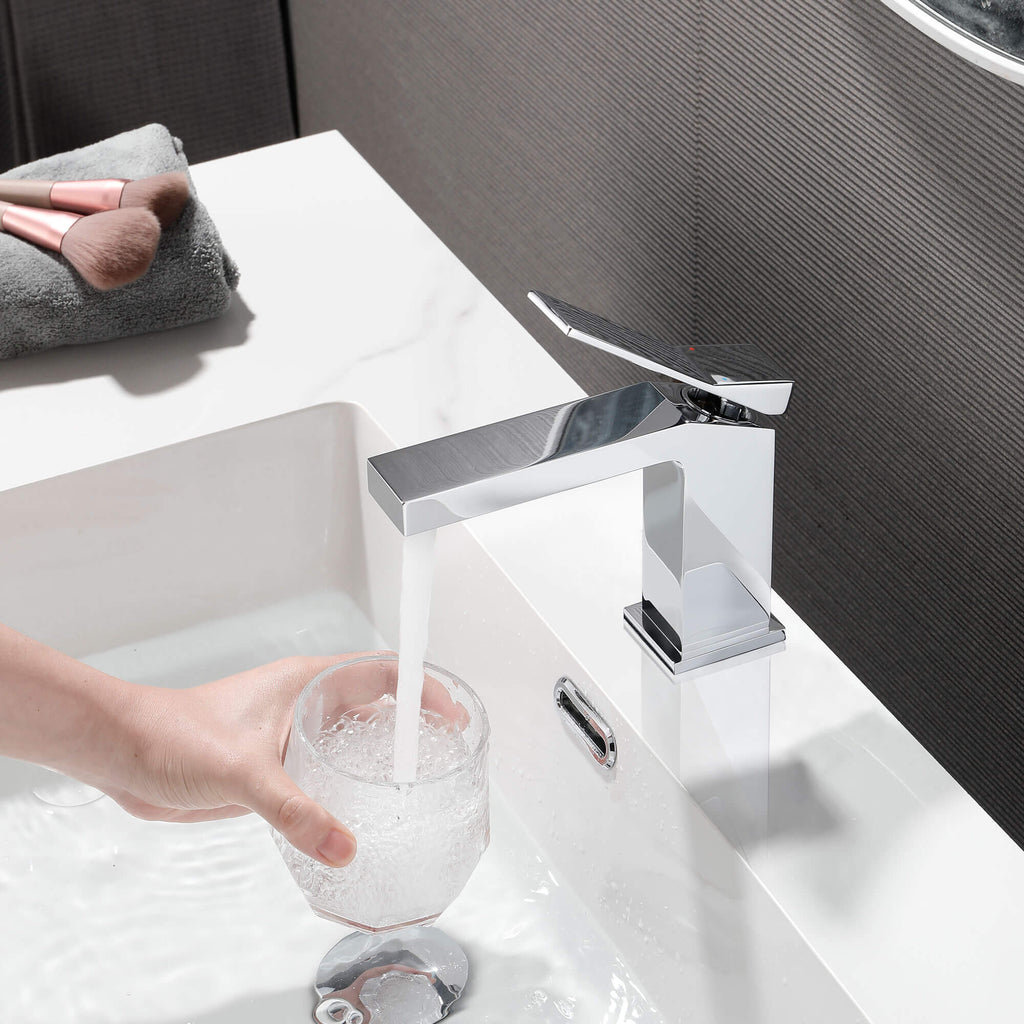 Minimalist Single-Handle Basin Faucet with Crisp Geometric Profiles