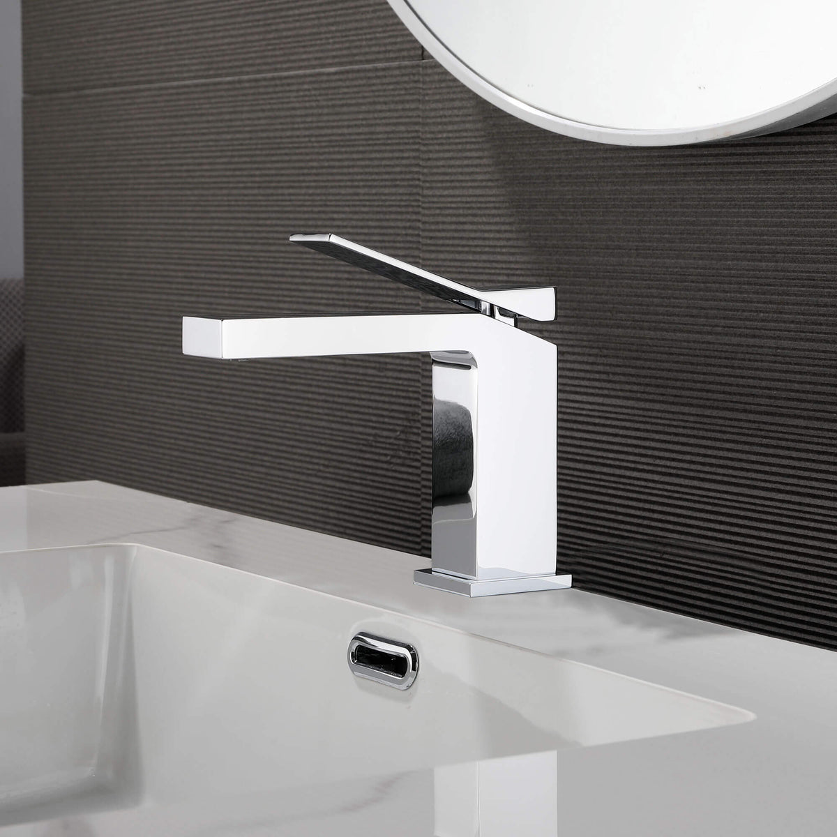 Minimalist Single-Handle Basin Faucet with Crisp Geometric Profiles