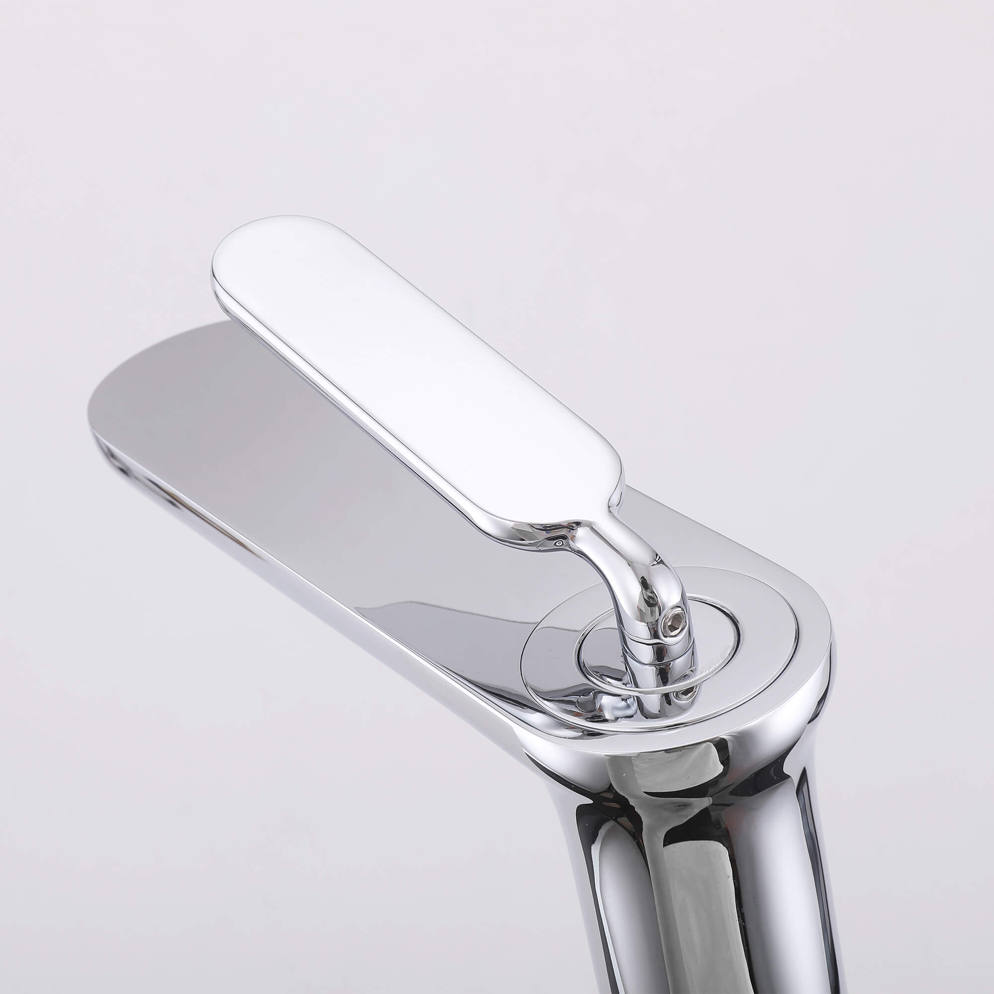 Minimalist Single Hole Single Handle Bathroom Faucet with removable aerator