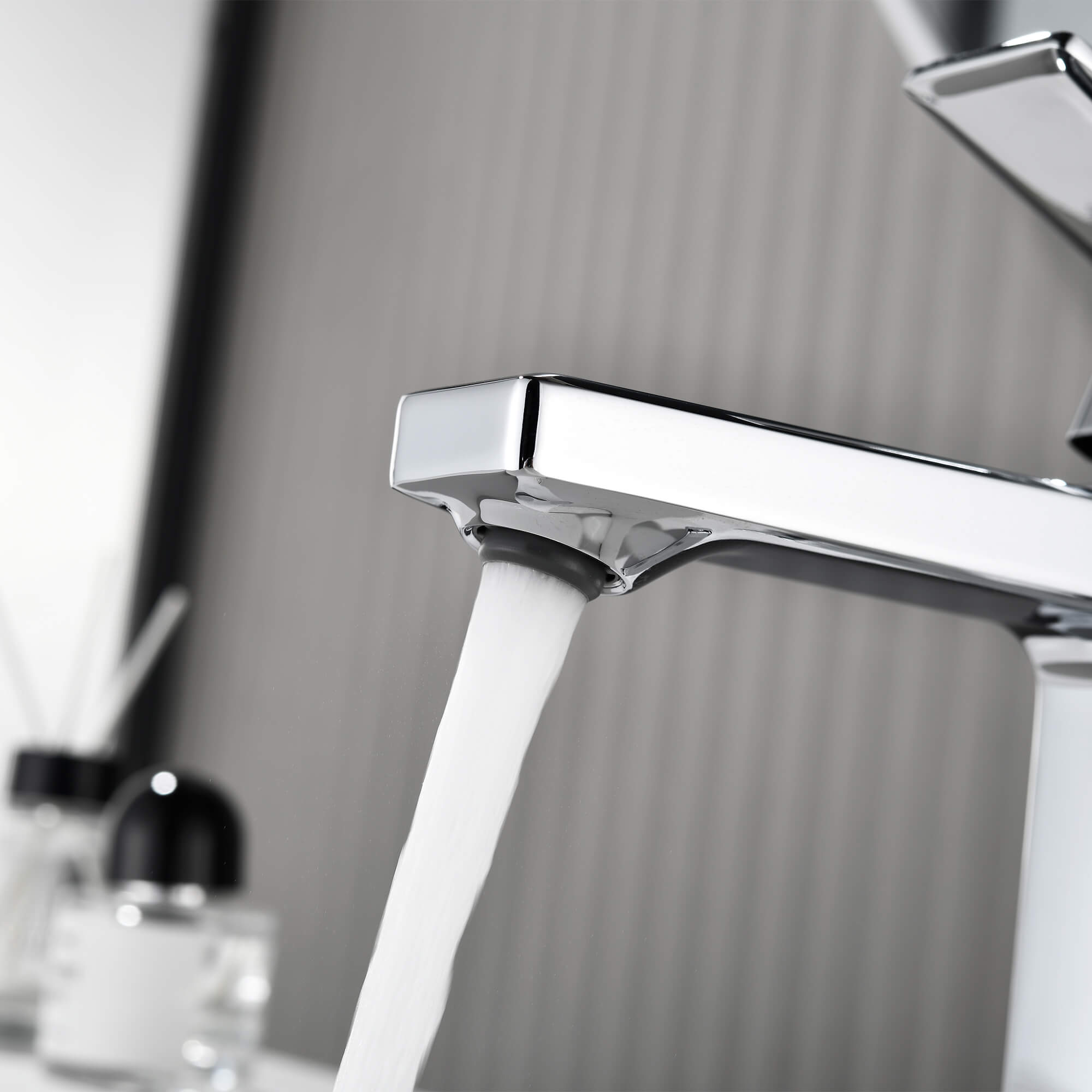 Modern Single Handle 1-Hole Sink Faucet with Graceful Forward Outpour