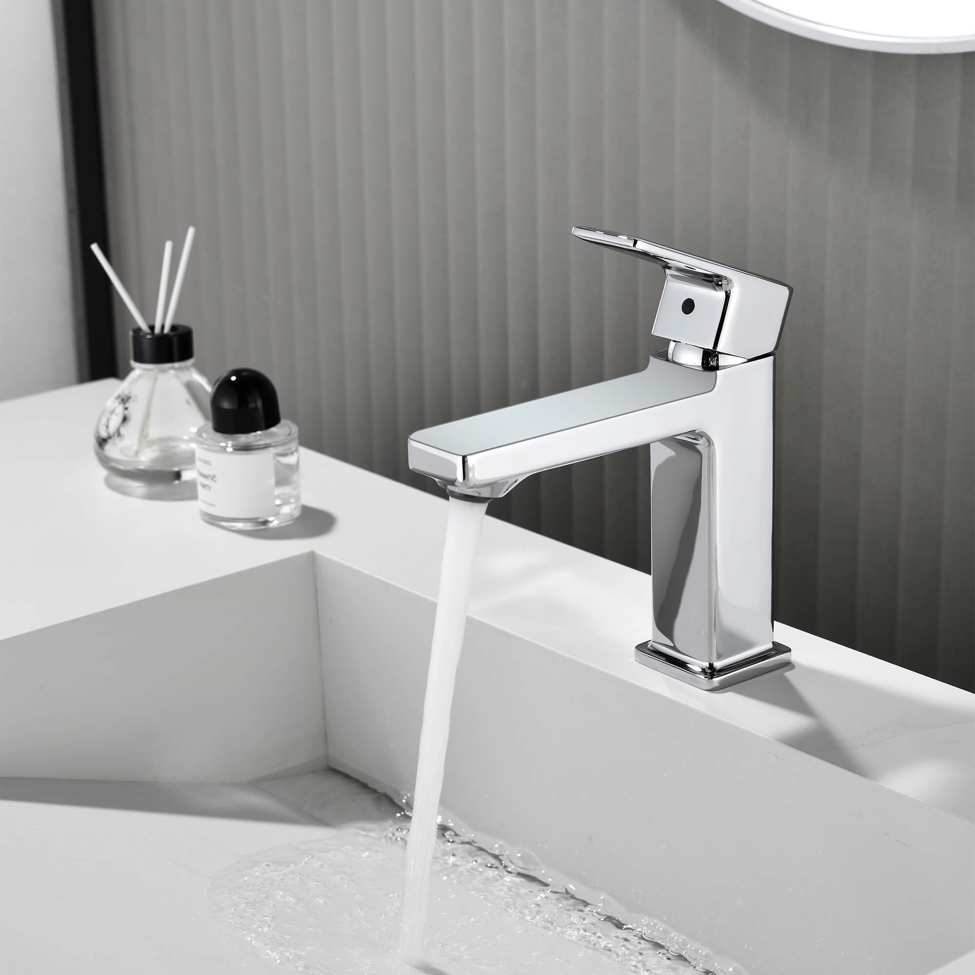 Modern Single Handle 1-Hole Sink Faucet with Graceful Forward Outpour