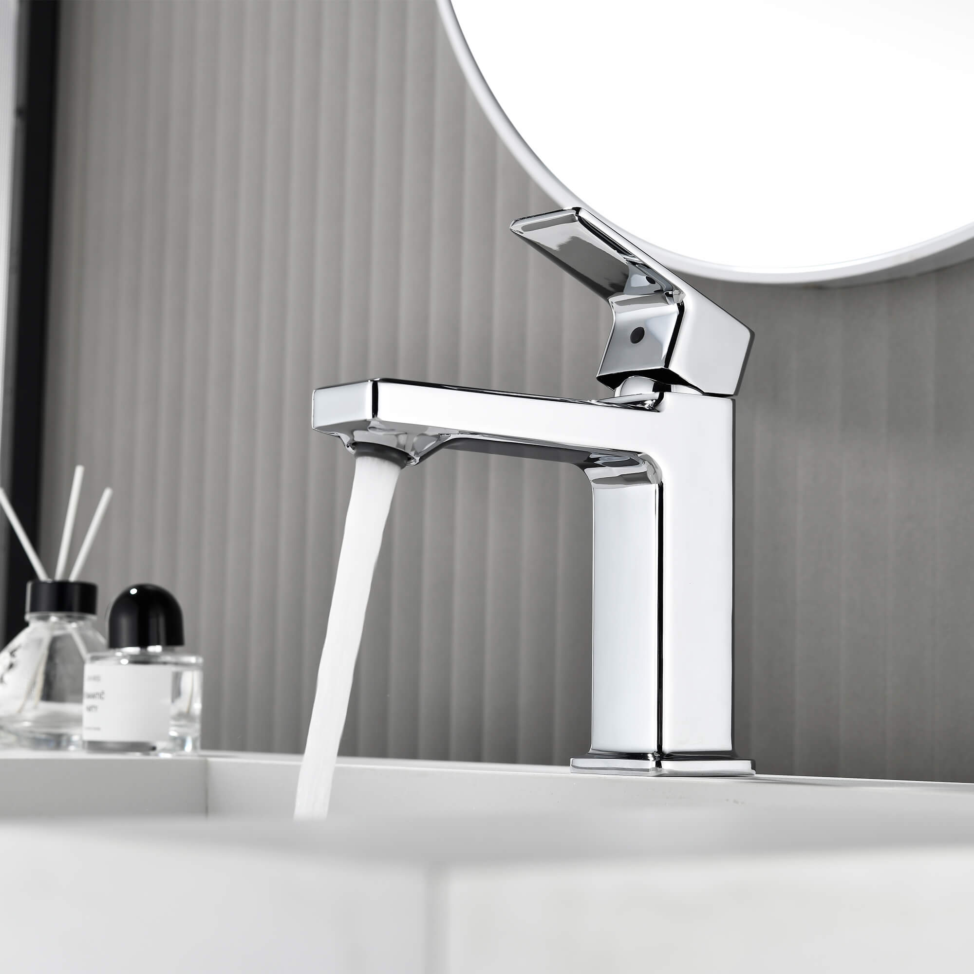 Modern Single Handle 1-Hole Sink Faucet with Graceful Forward Outpour