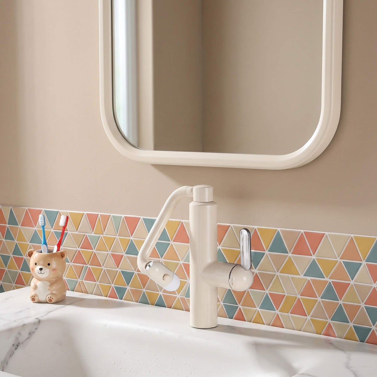 Single-Hole Pull-Out Bathroom Faucet with 360° Bionic Arm and 4 Spray Modes