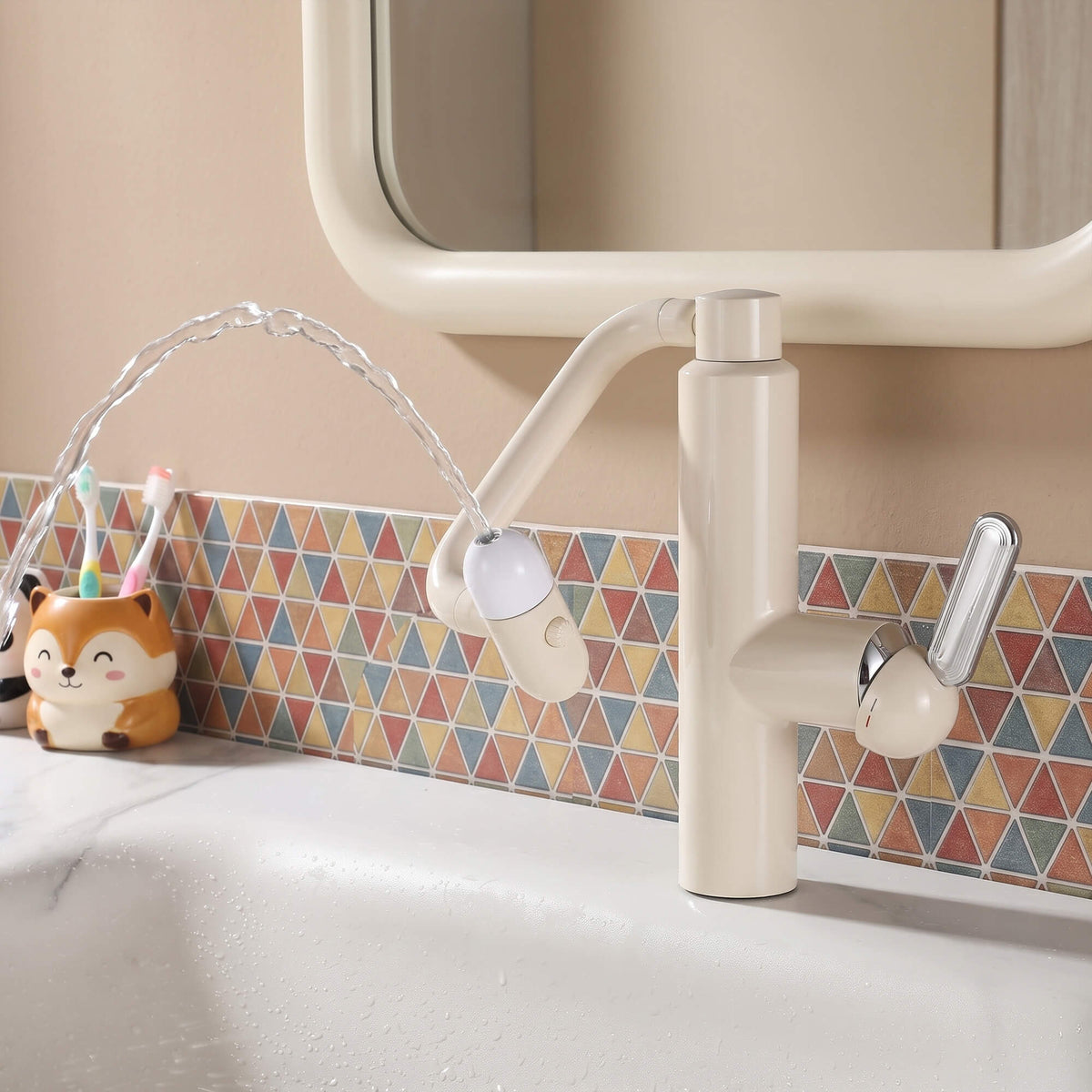Single-Hole Pull-Out Bathroom Faucet with 360° Bionic Arm and 4 Spray Modes