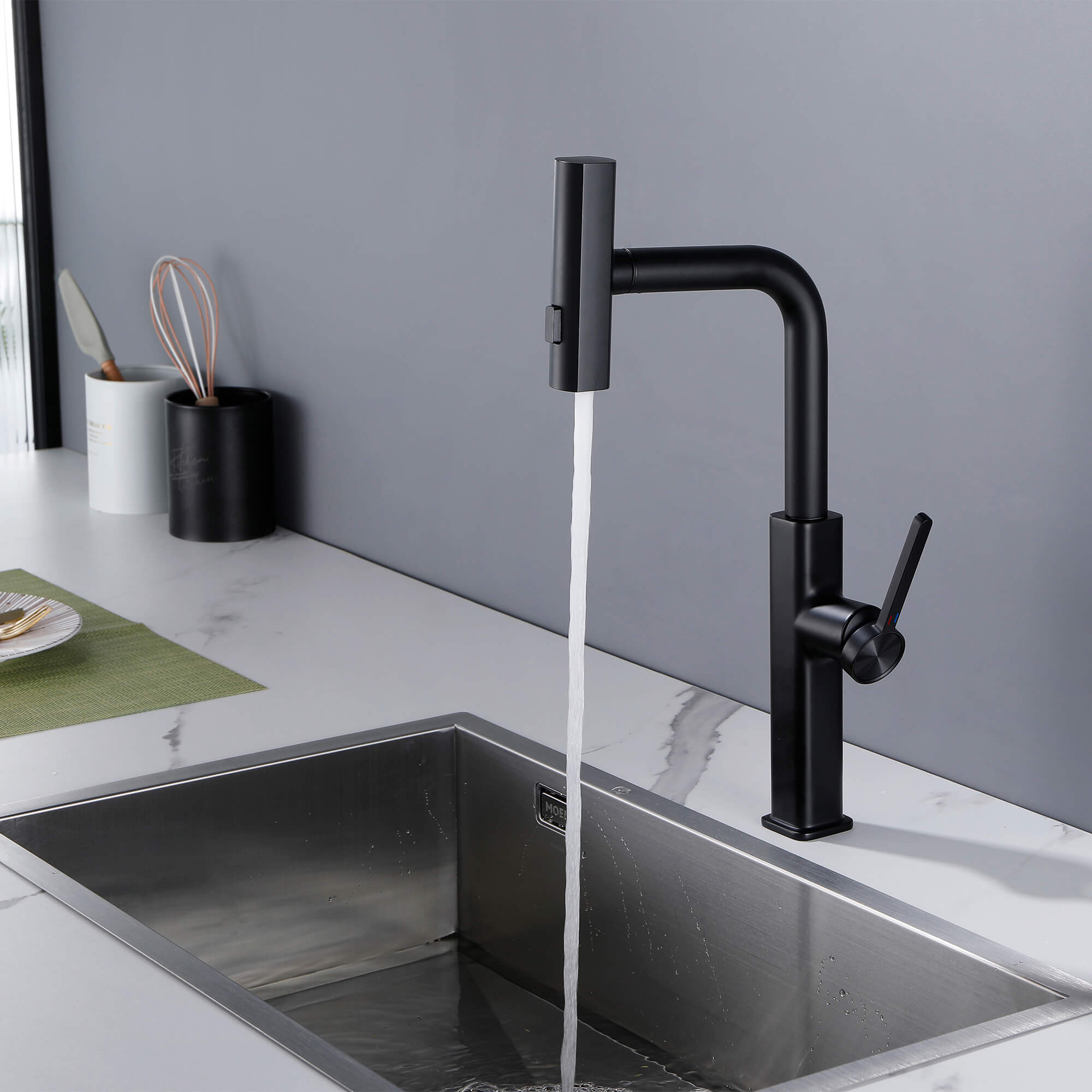 Smart Kitchen Faucet with Temperature Display & 3-Function Pull-Out Sprayer
