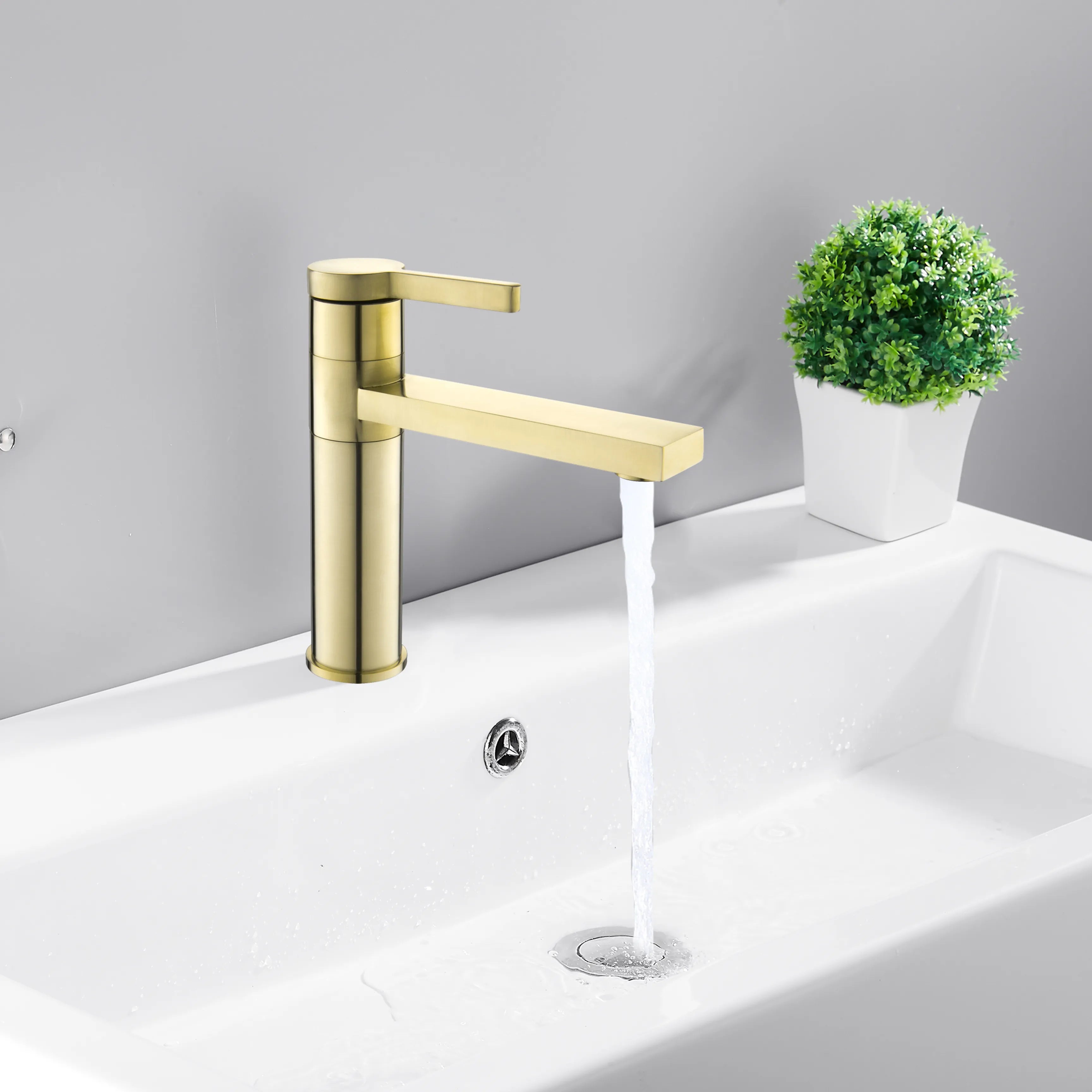 1-Hole Single Handle Bathroom Sink Faucet In Brushed Gold