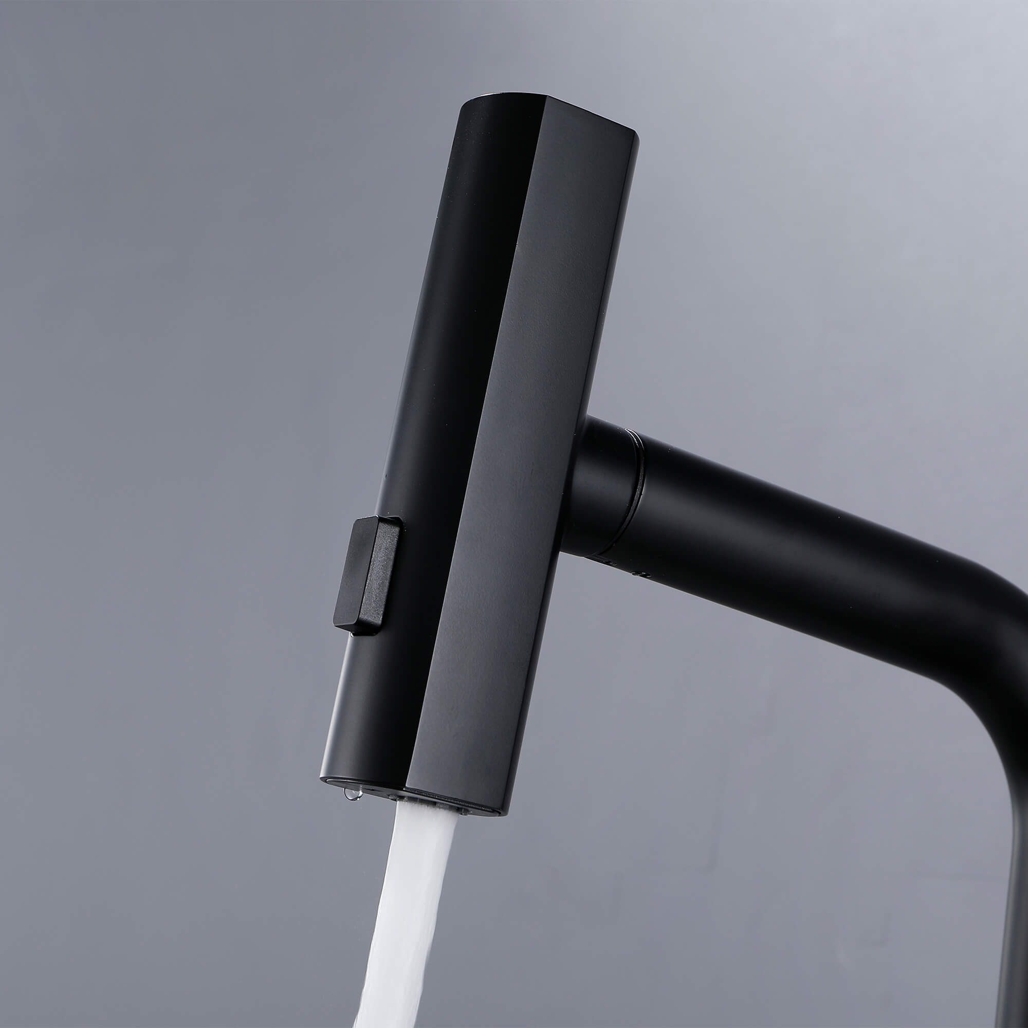 Smart Kitchen Faucet with Temperature Display & 3-Function Pull-Out Sprayer