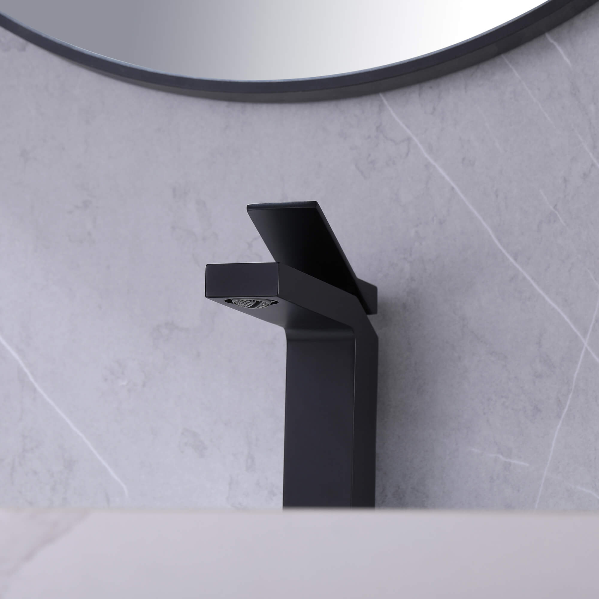 Minimalist Single-Handle Basin Faucet with Crisp Geometric Profiles