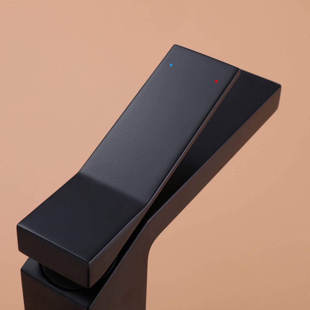 Minimalist Single-Handle Basin Faucet with Crisp Geometric Profiles