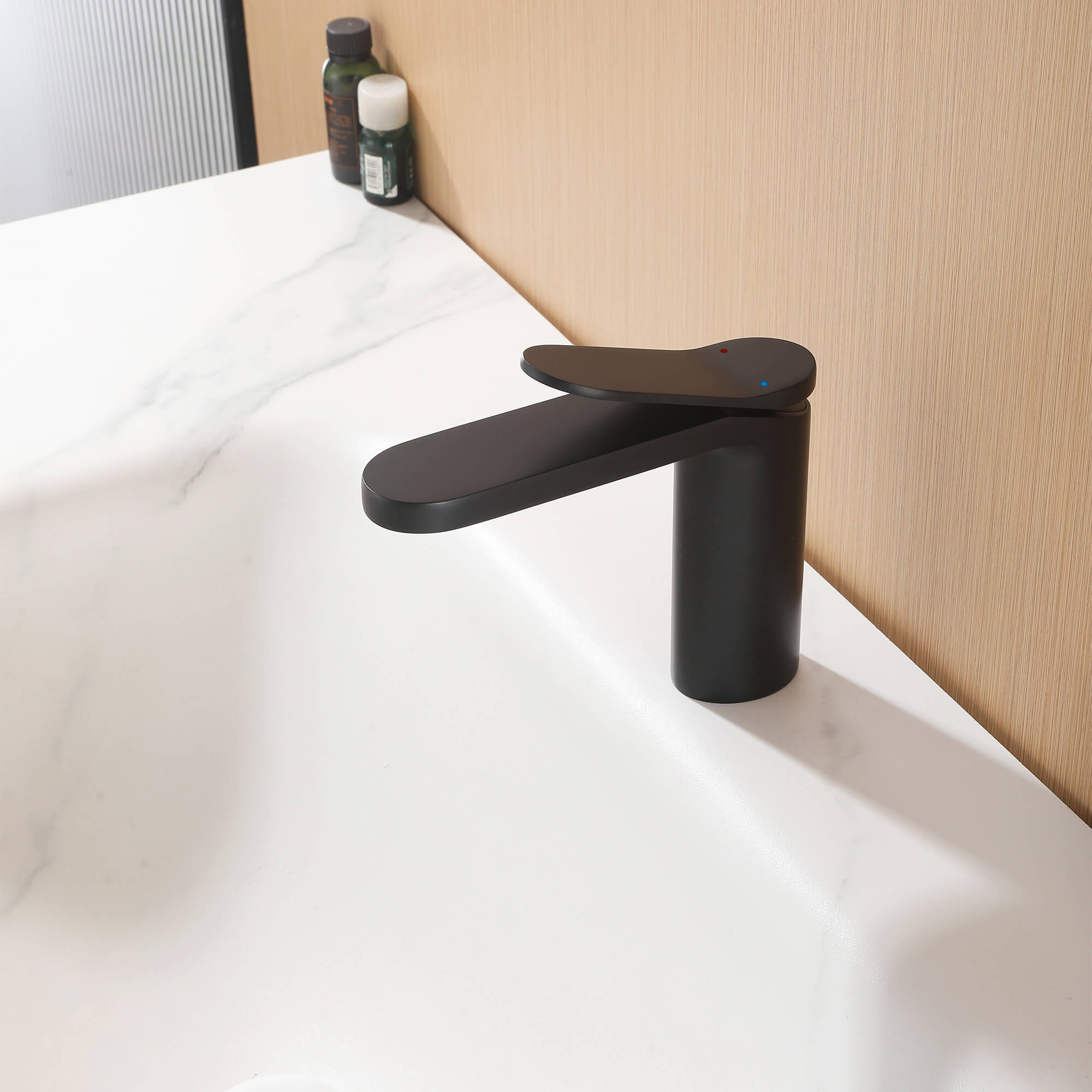 Modern Minimalist High-Flow Basin Faucet with Rigid Flat Spout