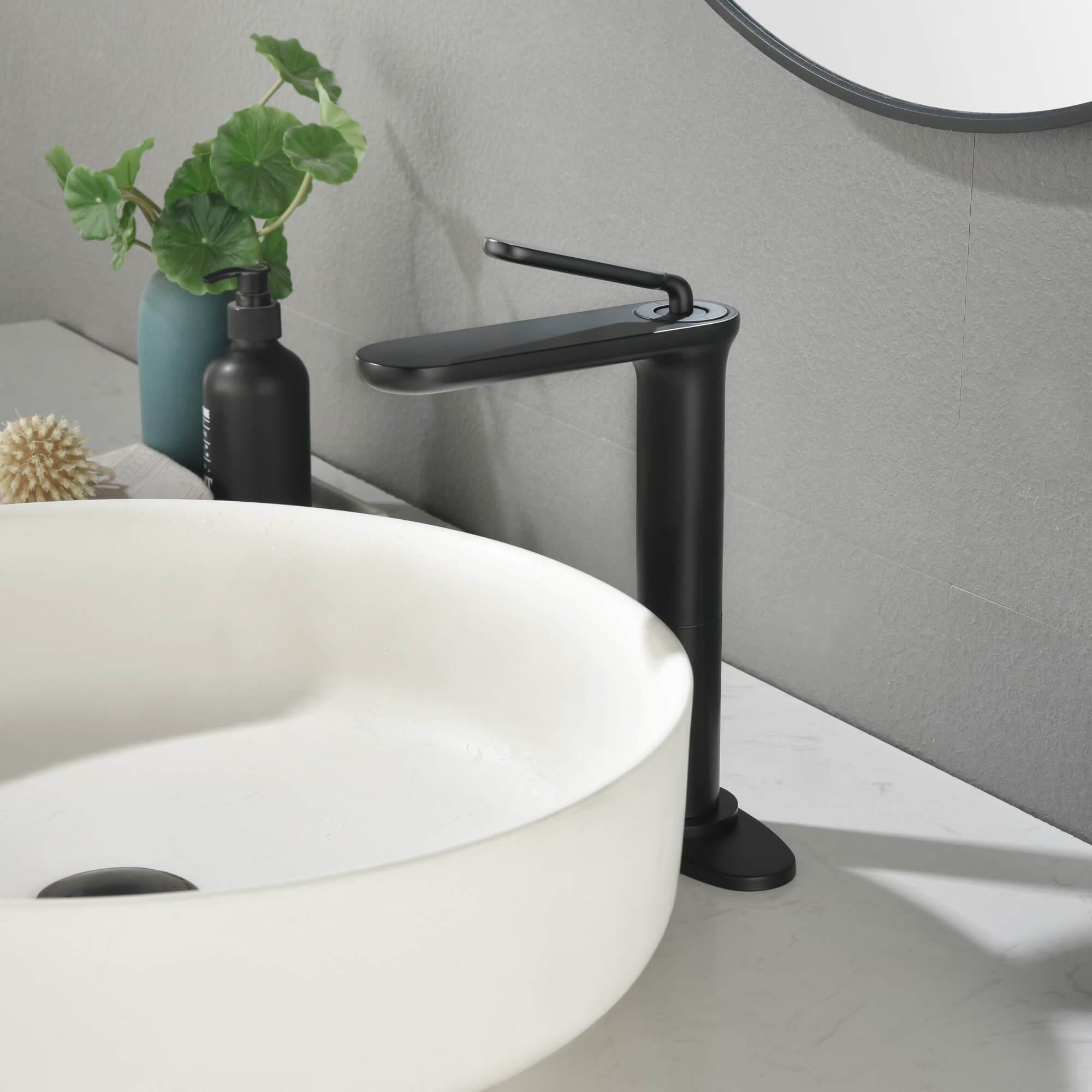 Minimalist Single Hole Single Handle Bathroom Faucet with removable aerator