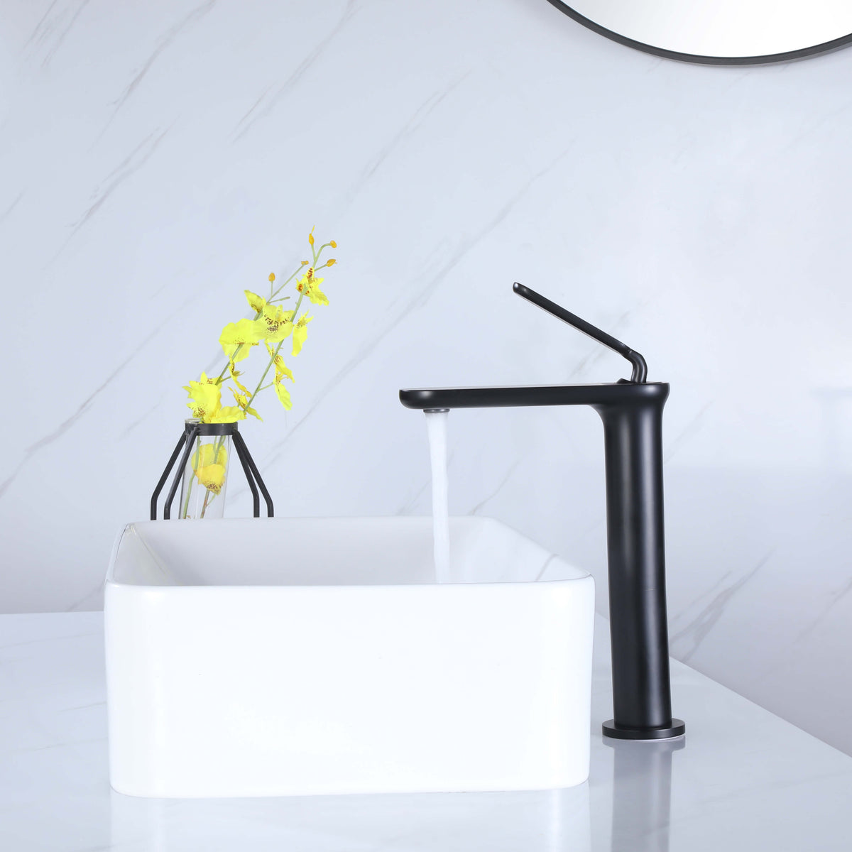 Minimalist Single Hole Single Handle Bathroom Faucet with removable aerator