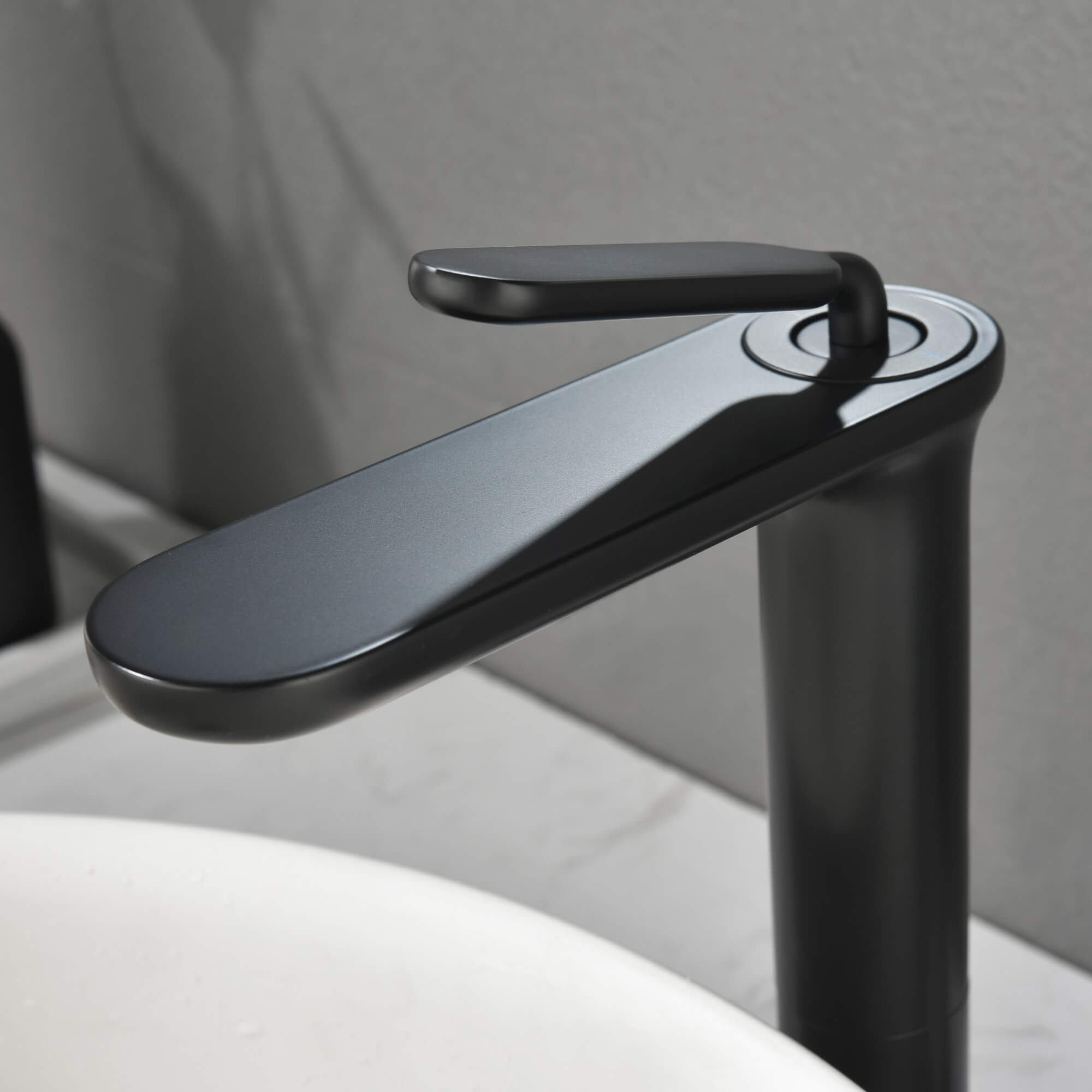 Minimalist Single Hole Single Handle Bathroom Faucet with removable aerator