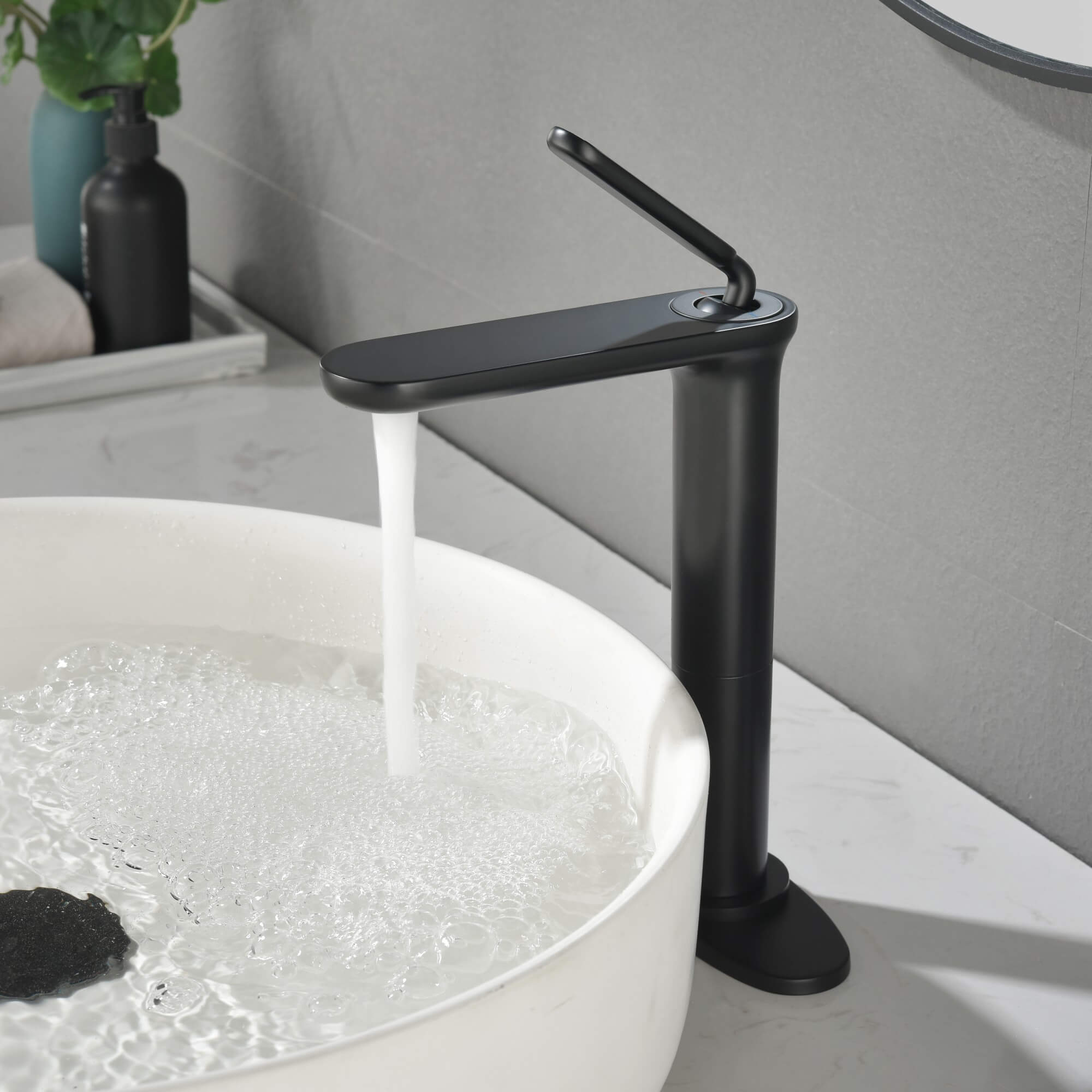 Minimalist Single Hole Single Handle Bathroom Faucet with removable aerator