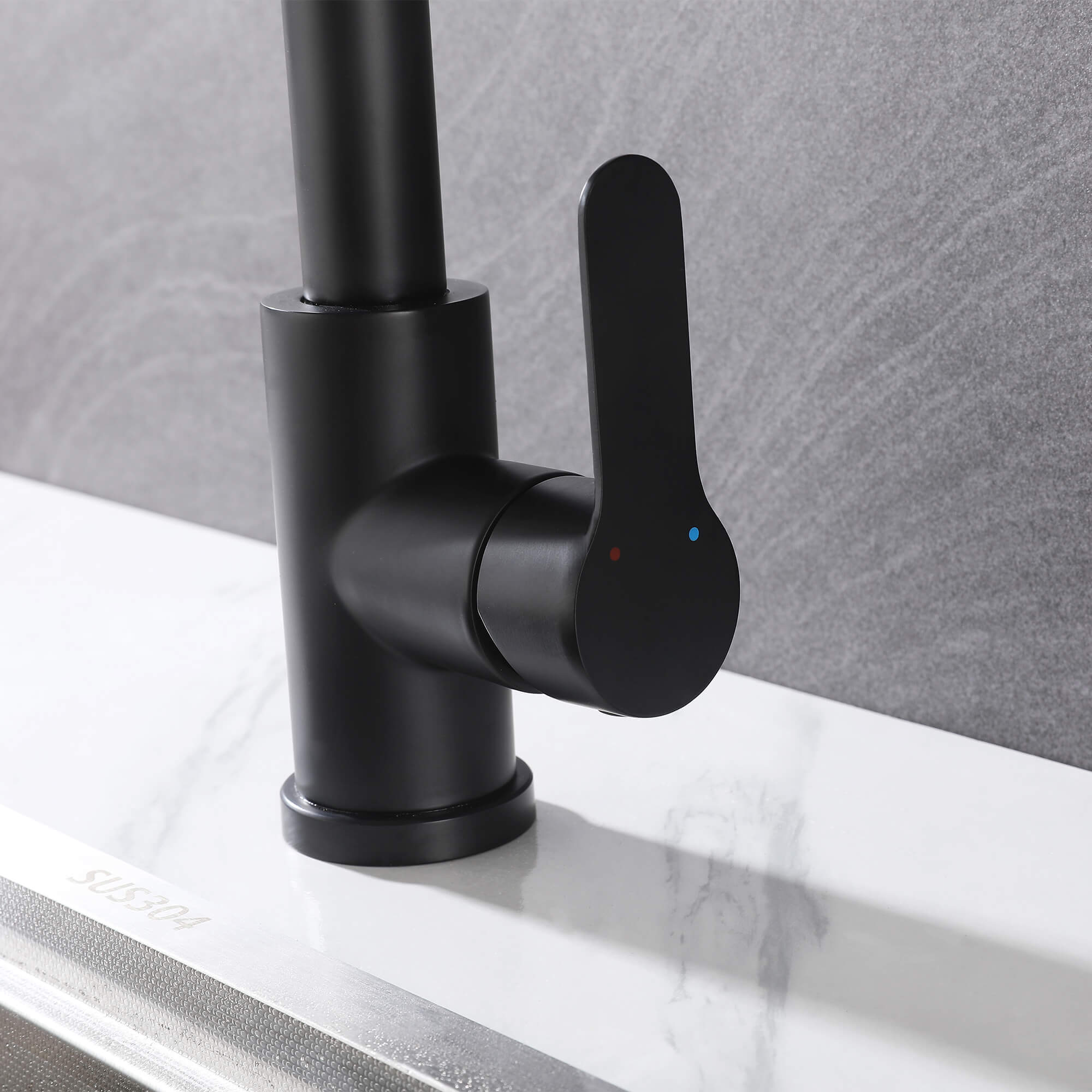 Modern Single Handle Pull-Down Sprayer Kitchen Faucet with 3 Water Mode